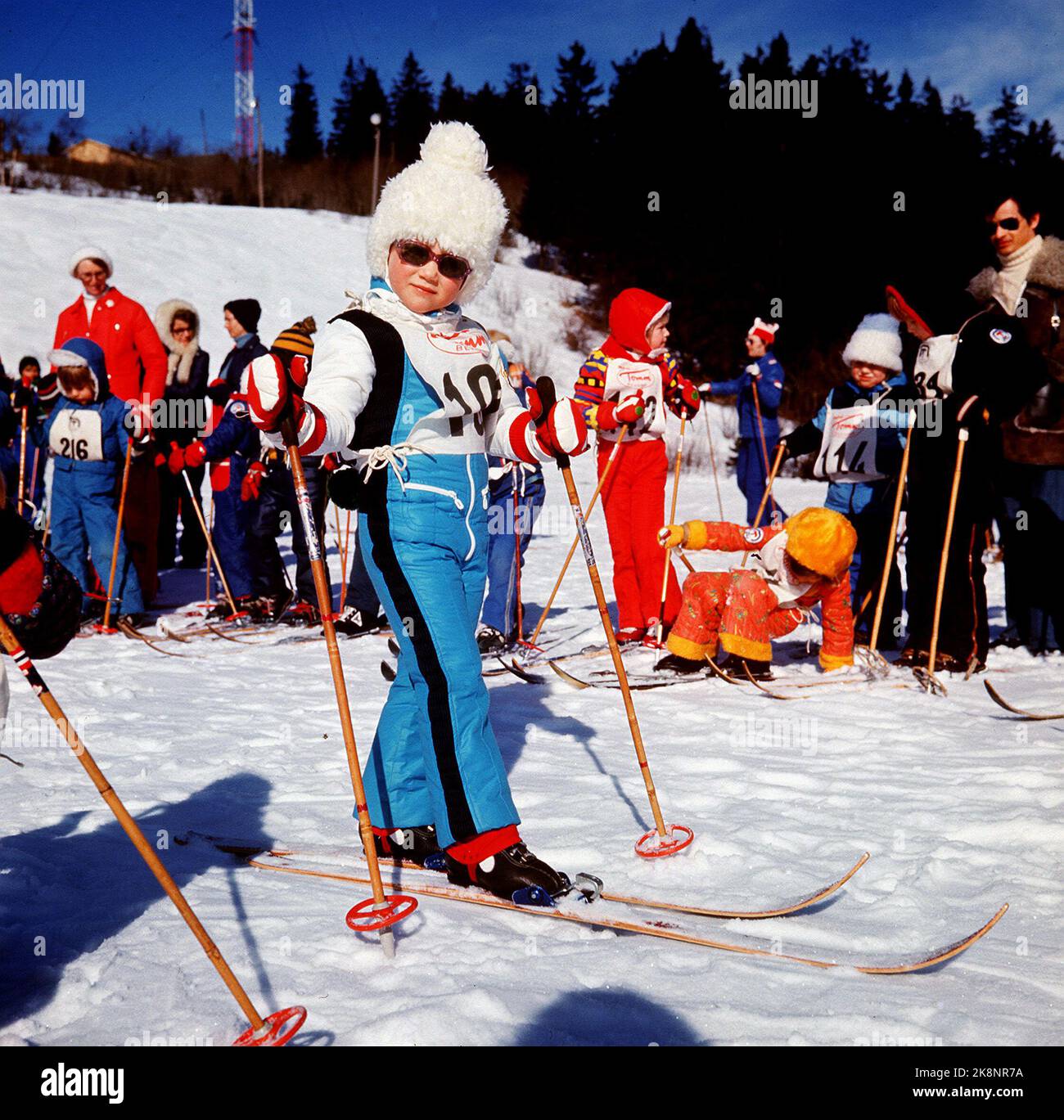 Lysaker 19760317: Prinzessin Märtha Louise (3 1/2 Jahre) an der Skischule von Tomm Murstad. Hier nimmt die Prinzessin an einer Skipiste für Kinder Teil. NTB Stockfoto: Erik Thorberg / NTB Stockfoto