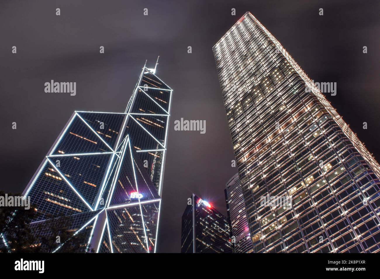 Hong Kong-Wolkenkratzer in der Nacht Stockfoto