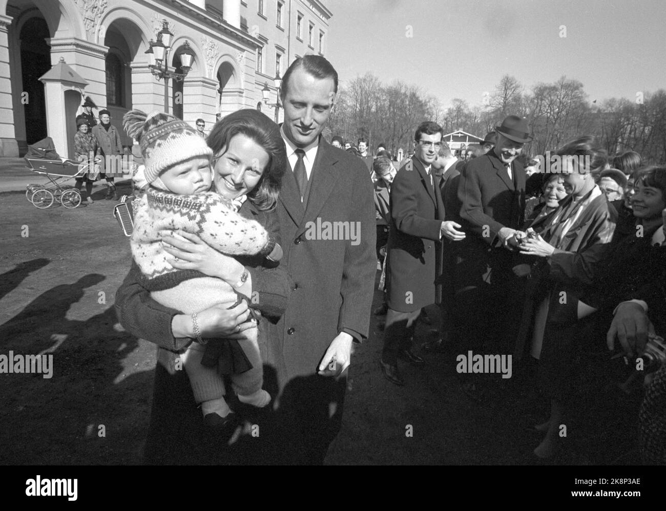 oslo-1968-trafen-sich-zwei-menschen-fotos-und-bildmaterial-in-hoher