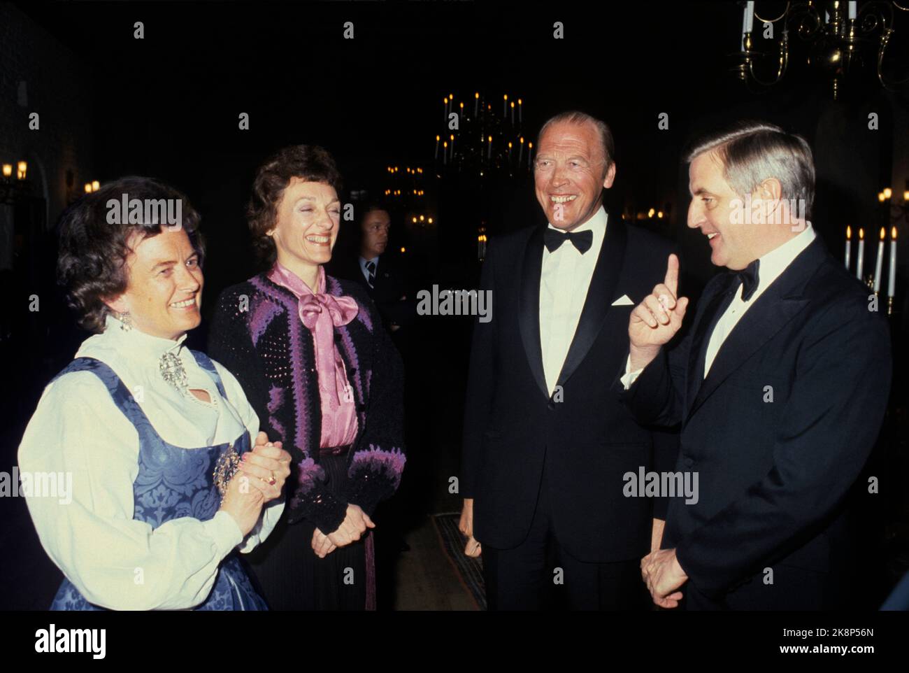 Oslo 19790417: Walter Mondale, Vizepräsident der USA, besucht Norwegen. Hier beim Abendessen der Regierung im Schloss Akershus zusammen mit (Foto: Henrik Laurvik / NTB Stockfoto