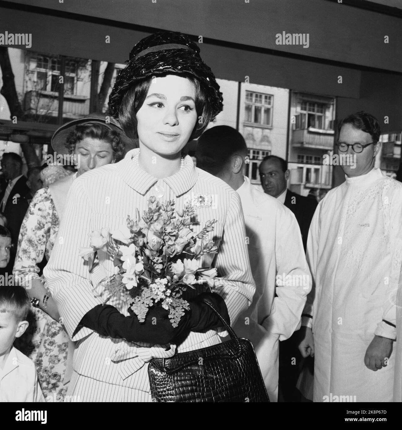 Norwegen am 27. Mai 1961. Der Schah von Persien (Iran) mit Königin Farah Diba besucht Norwegen. Hier besucht Königin Farah Diba das Nationalkrankenhaus. Foto: Current / NTB Stockfoto