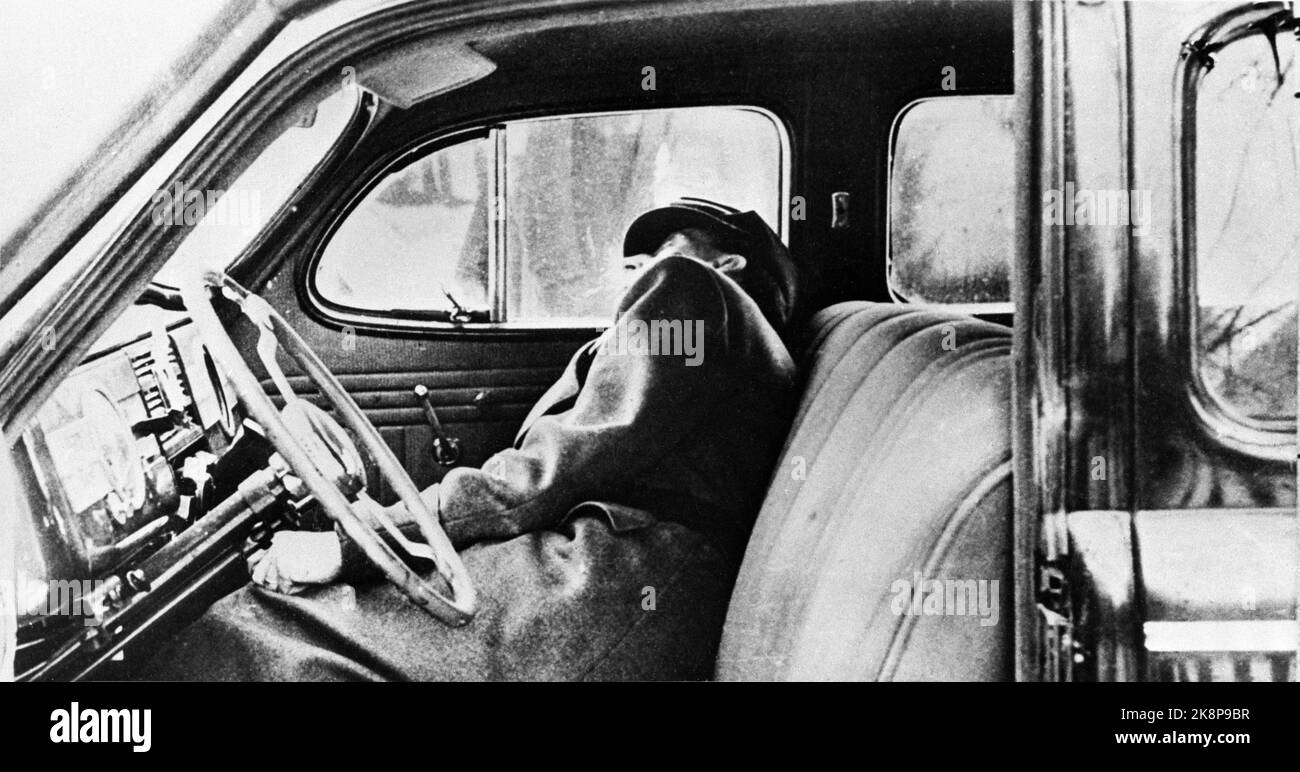 Karl A. Marthinsen, Polizeichef in Oslo während der deutschen Besetzung Norwegens. Aufgenommen von der Widerstandsbewegung/Home Front/Milorg 8. Februar 1945. Das Bild: Der Polizeichef Karl Marthinsen wird in seinem Auto angeschossen und getötet, 8. Februar 1945. Bildtext: 'General Marthinsens letzte Autofahrt.' NTB-Archivfoto / ntb Stockfoto