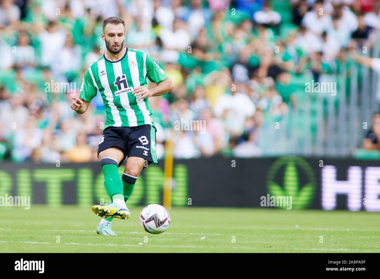 Deutsche Pezzella von Real Betis während des Fußballspiels der spanischen Meisterschaft La Liga zwischen Real Betis und Atletico de Madrid am 23. Oktober 2022 im Benito Villamarin Stadion in Sevilla, Spanien - Foto: Joaquin Corchero/DPPI/LiveMedia Stockfoto