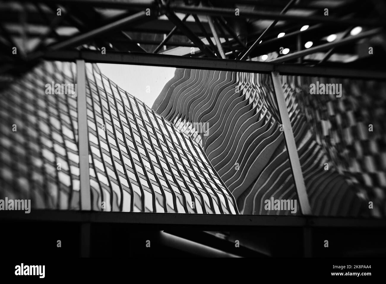 Schwarz-weiß Lensbaby abstrakte Bilder der modernen Chicagoer Architektur für die Verwendung als Metapher oder Hintergrund. Stockfoto