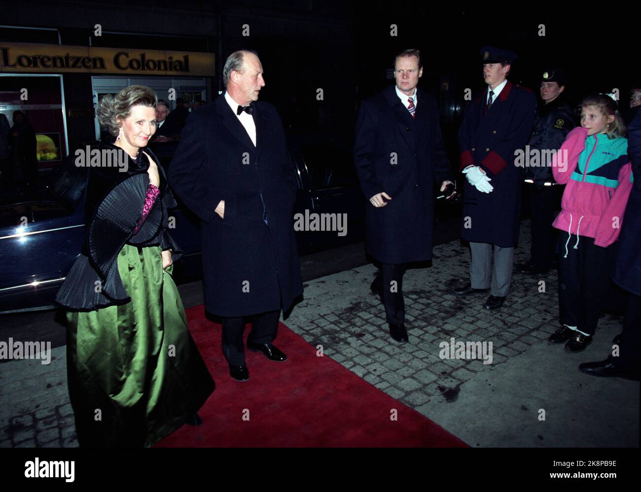 Oslo 28. Januar 1993. Grand Hotel. Erling Lorentzen ist 70 Jahre alt und das Unternehmen wird im Grand Hotel geführt. Hier treffen Königin Sonja und König Harald ein. Foto: Bjørn Sigurdsøn NTB / NTB Stockfoto