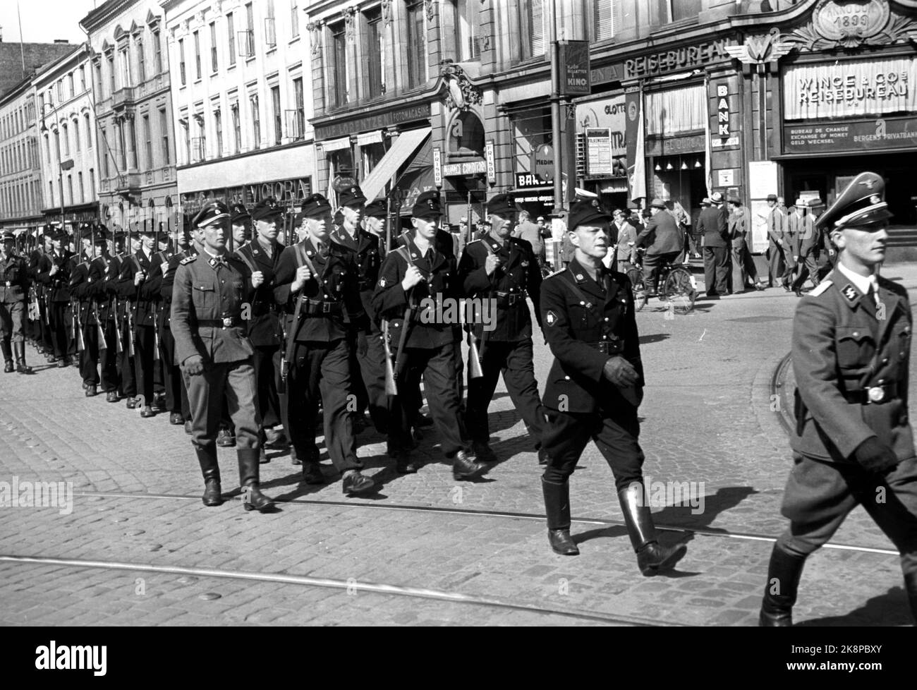 Oslo, Karl Johan August 1943. Die germanische SS Norwegen marschiert auf den Straßen. Propaganda marschiert durch die Straßen. Foto: Johnsen / NTB Stockfoto