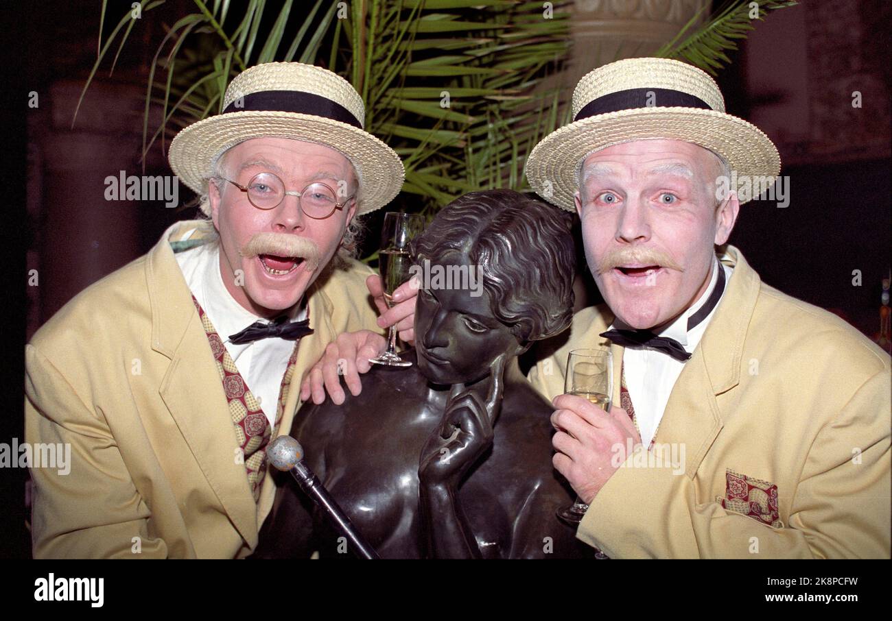 Oslo 19901122: Die Hurraguts - Allias Øystein Bache und Rune Gokstad - können Sie nicht mehr nur im Radio und Fernsehen genießen. Nun gibt es auch die beiden alternden und lebensbejahenden Männererlebnisse von einer Reise durch Europa auch in Buchform. Foto: Lise Åserud Stockfoto