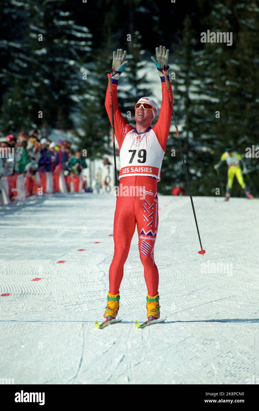 Albertville 19920222 Olympic-92 Albertville, Langlauf, 50 km für Männer. Bjørn Dæhlie in Aktion bei 5 Meilen gewann er. Hier geht Dæhlie als Sieger der 5-Meilen ins Ziel. Foto: Jon EEG / NTB / NTB Stockfoto