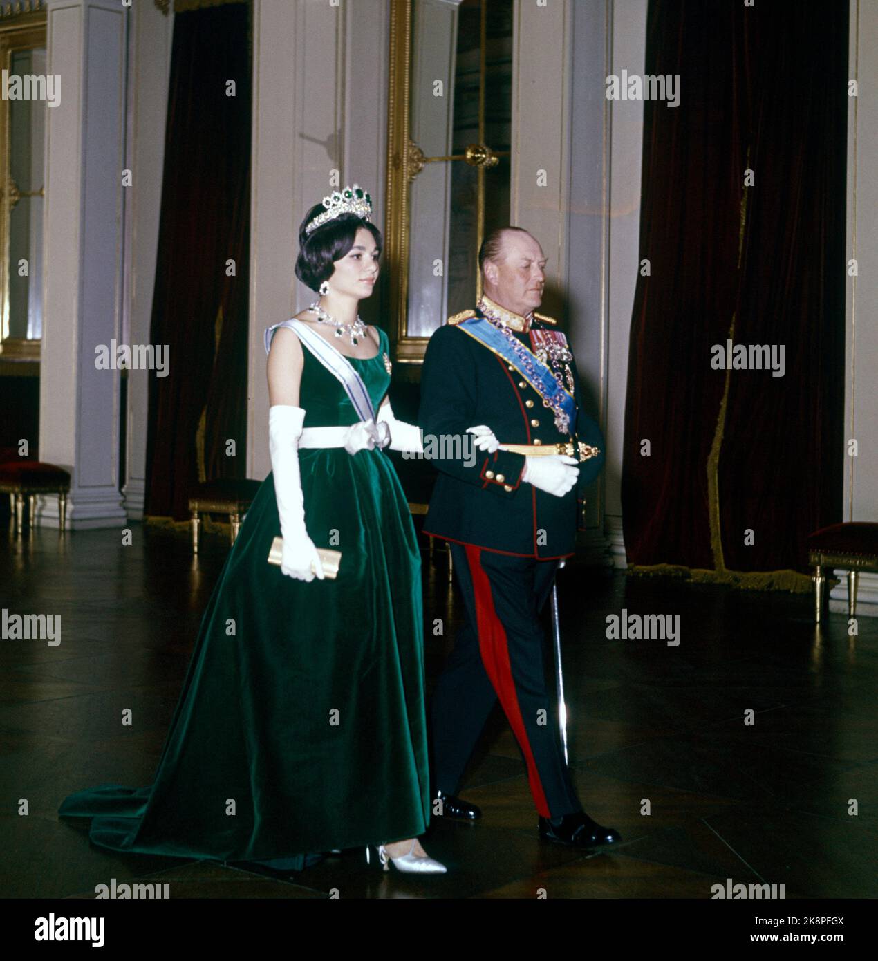 1961 königin farah diba persien iran Fotos und Bildmaterial in hoher