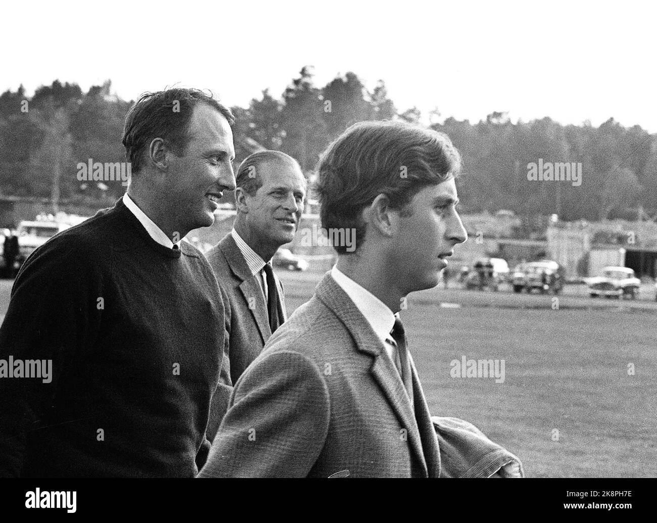 Åndalsnes 19690809. Königin Elisabeth II. Besucht Norwegen mit der Familie. Hier auf dem Weg zur Fiva Farm zum Fischen. Z. B. Kronprinz Harald, Prinz Philip und Prinz Charles. NTB-Archiv/ntb Stockfoto