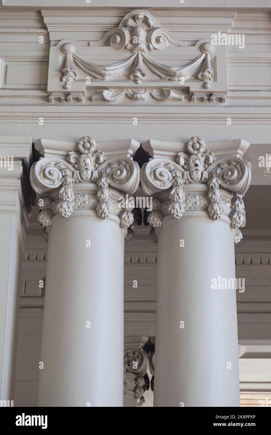 Detail der verzierten Säulen im historischen Bahnhof Estacion Mapocho in Santiago do Chile Stockfoto