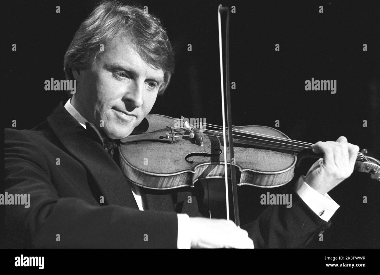 Oslo 19800209: Die Geigerin Arve Tellefsen spielt Geige. Foto: Henrik Laurvik / NTB Stockfoto
