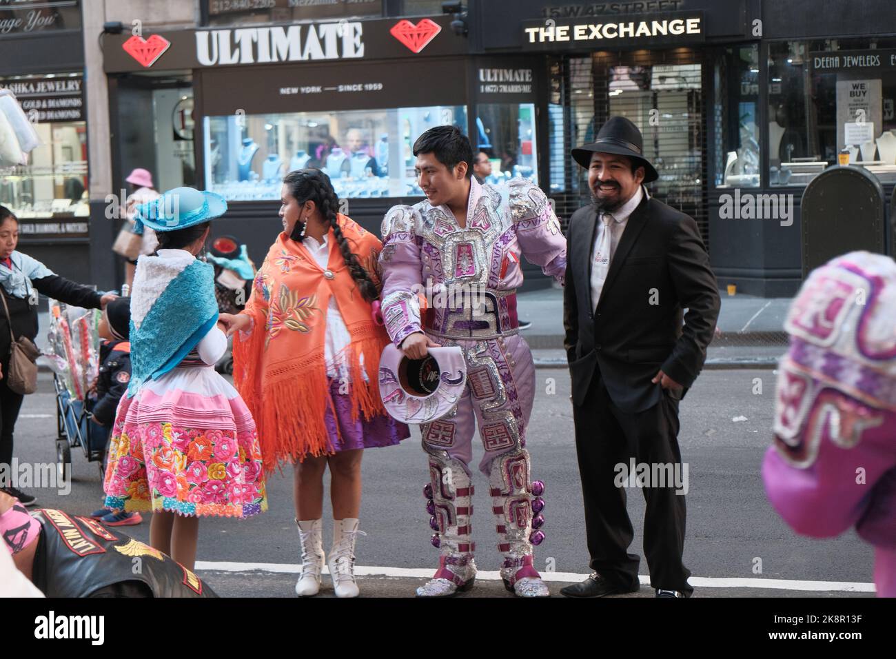 Die Menschen in traditioneller Kleidung Hispanic Day Parade in New York City, USA Stockfoto