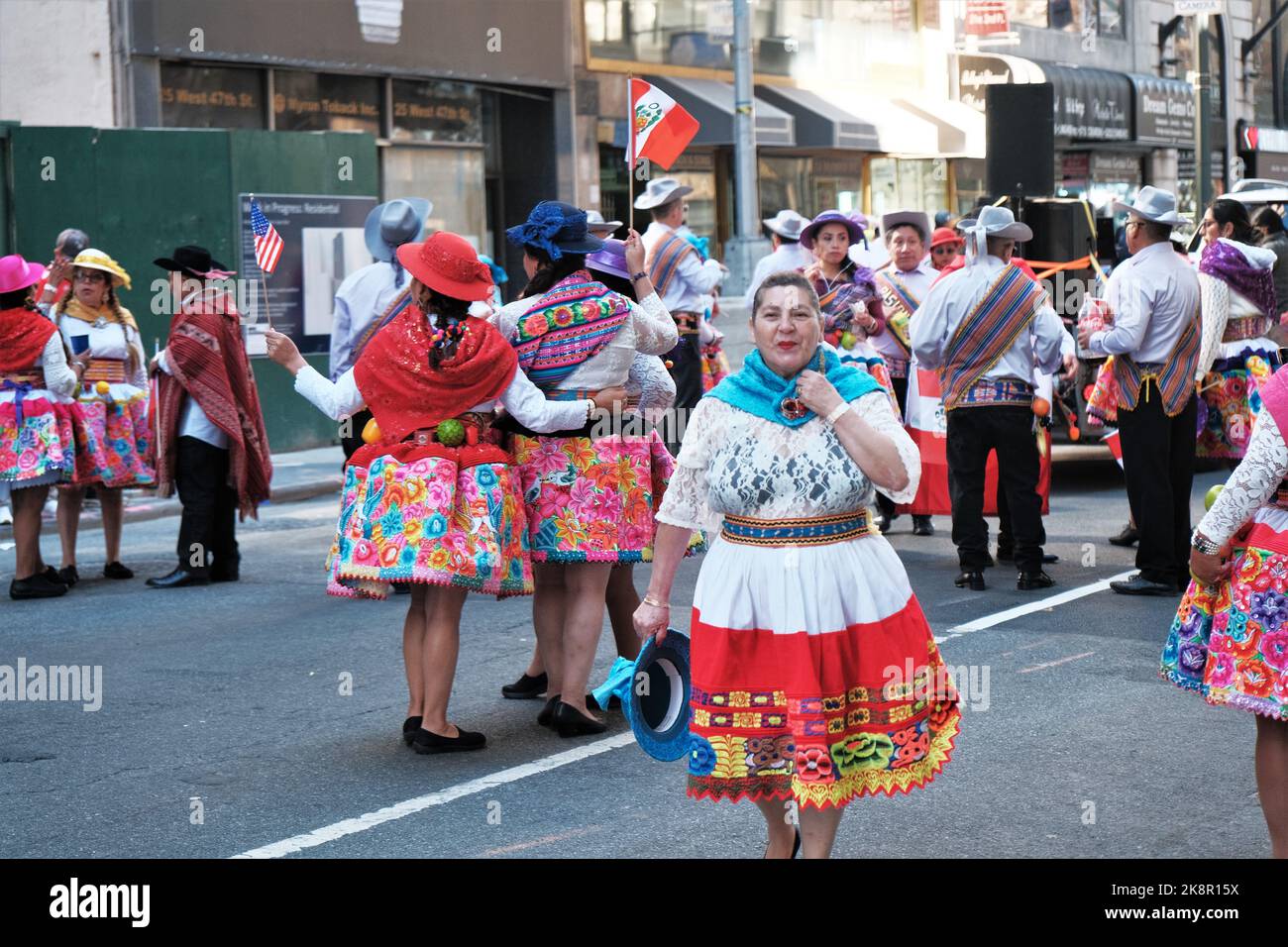 Die Menschen in traditioneller Kleidung Hispanic Day Parade in New York City, USA Stockfoto