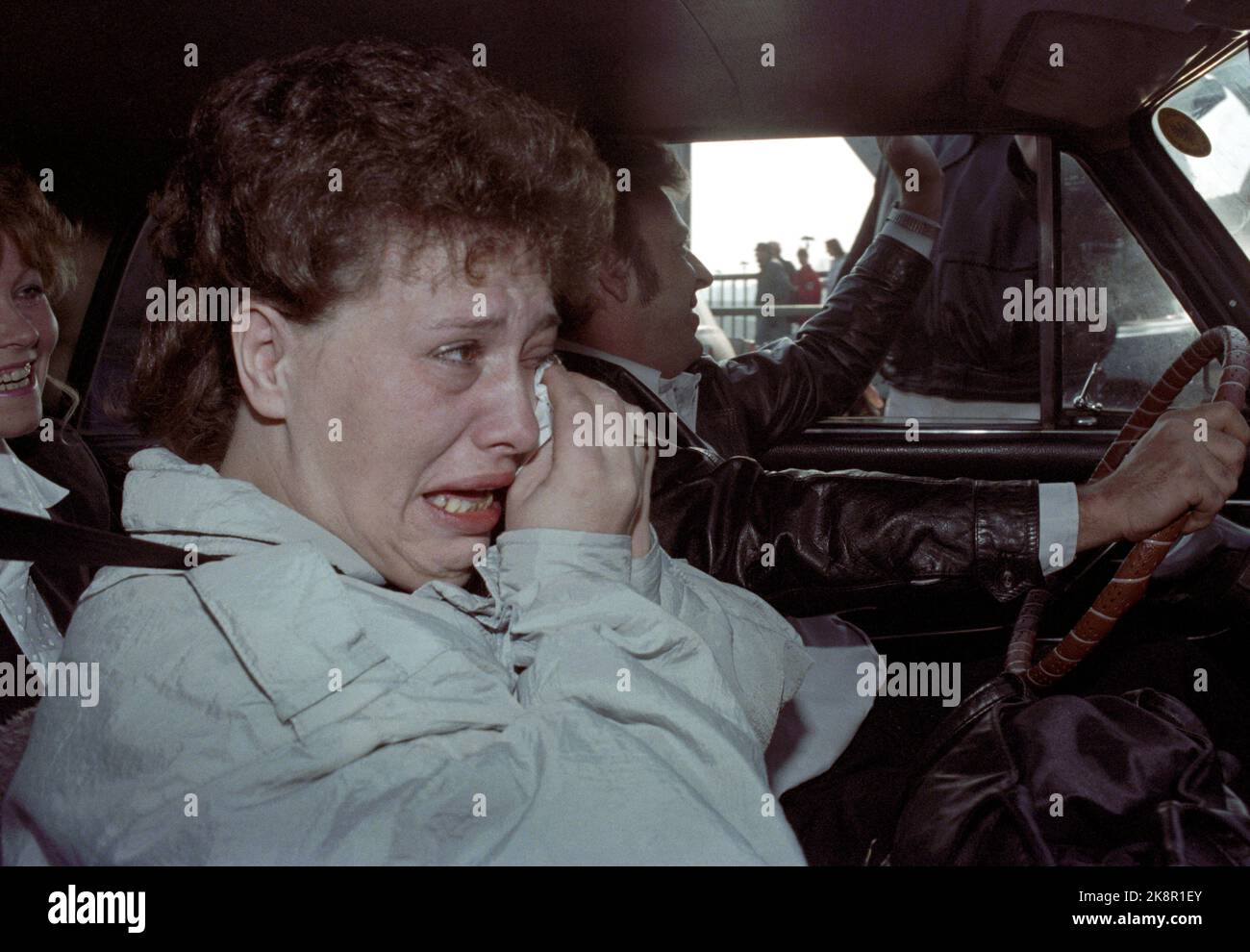 Berlin Deutschland 19891110 Mauerfall: Joy-Szenen am Grenzübergang Bornholmer Straße nach der heutigen Öffnung der Grenze zwischen Ost- und West-Berlin. Foto Jørn H. Moen / NTB. Stockfoto