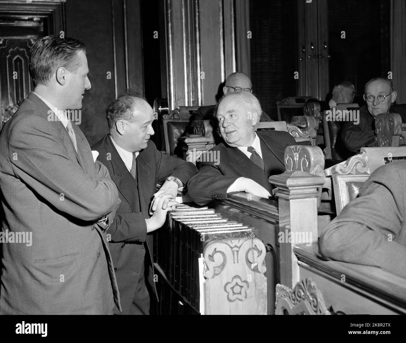 Oslo 19521127 das storting verabschiedet ein neues wahlsystem Fotos und Bildmaterial in hoher