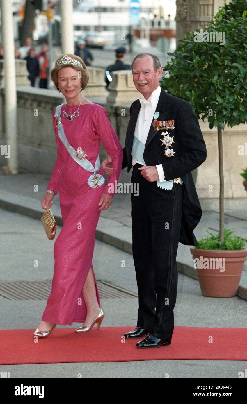 Stockholm 199604: König Carl XVI Gustaf 50 Jahre - mehrere Tage der jährlichen Party für Schwedens König. Gallafest im Schloss. Königliche Gäste kommen an. Picture: Duch-Paar von Luxemburg, - Großherzogin Josephine -Charlotte und Großherzog Jean zusammen fotografiert. Foto: Bjørn Sigurdsøn / NTB / NTB Stockfoto