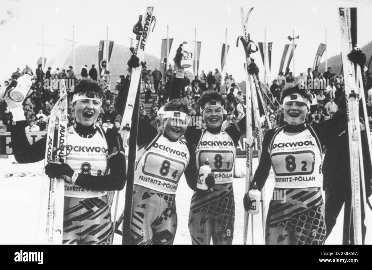Feistritz, Austria19890209. WM im Ski Shooting. Die norwegische Frauenmannschaft freut sich, nachdem sie während der WM Silber gewonnen hat. Das norwegische Team bestand aus (Synnøve Thoresen, Kristiansen, Elvebakk, Mona Bollerud). Foto: Calle Törnström NTB / NTB Stockfoto