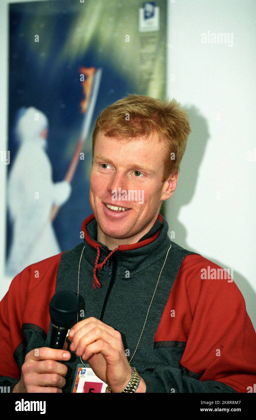 Olympische Winterspiele 19940211 in Lillehammer. Pressekonferenz mit dem Cross-Country-Team am Tag vor Beginn der Olympischen Spiele. Hier Bjørn Dæhlie. Foto: Bjørn Sigurdsøn / NTB Stockfoto