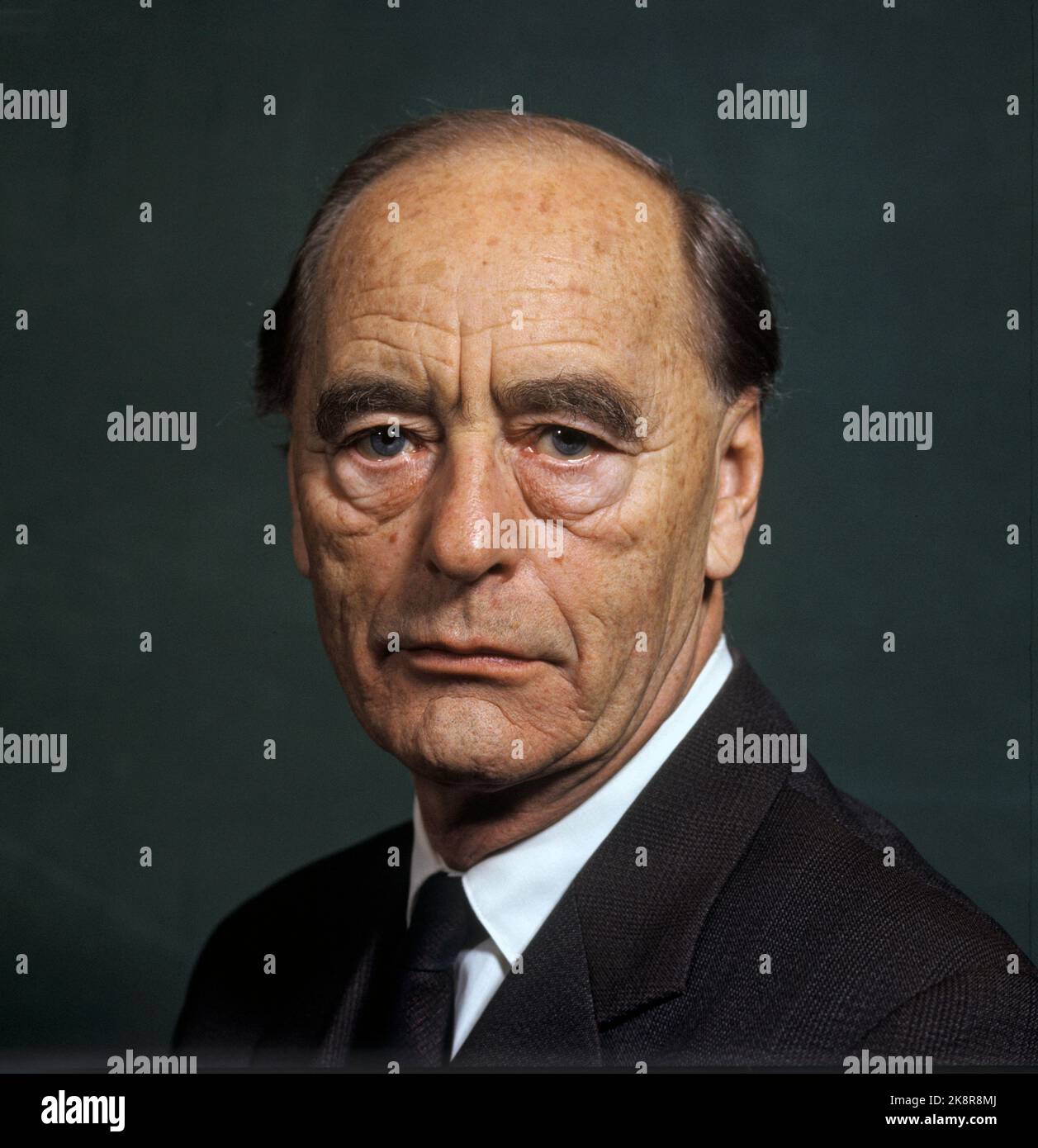 Oslo 1974. Richter am Obersten Gerichtshof Oscar Christian Gundersen / O.C. Gundersen (1908- 1991). Labour und Politiker für die Labour Party. Justizminister (1945-52 und 1963-65) und Minister für Handel und Schifffahrt (1962-1963). Botschafter in Moskau (1958-1961). Foto Henrik Laurvik / NTB Stockfoto