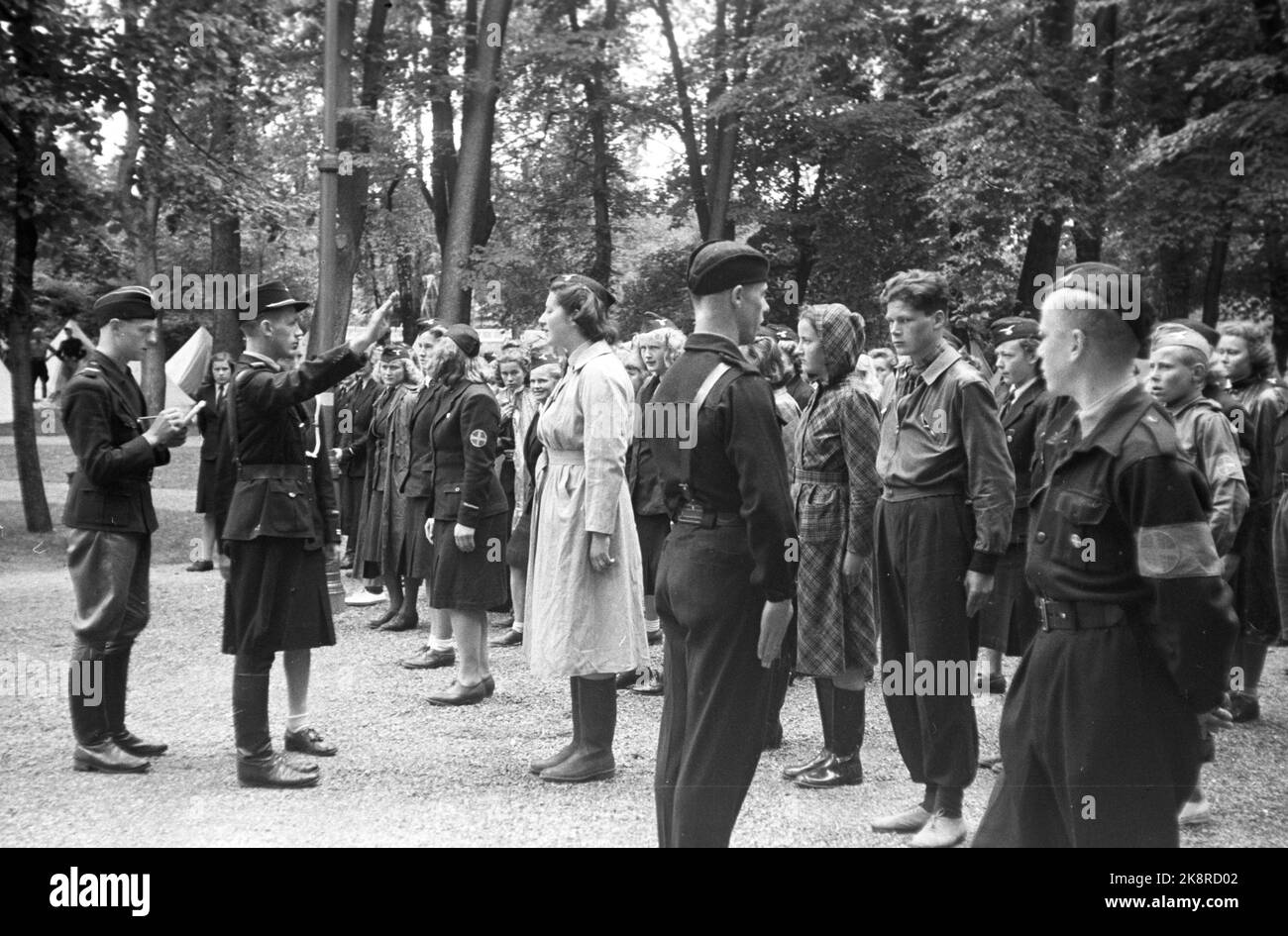Oslo August 1942. N.S.N.F.s Sommerspiele 1942 (ebenfalls reg. Auf das Sommerspielzeug der Jugend 1942). Nazi-Begrüßung. Foto: Aage Kihle / NTB Stockfoto