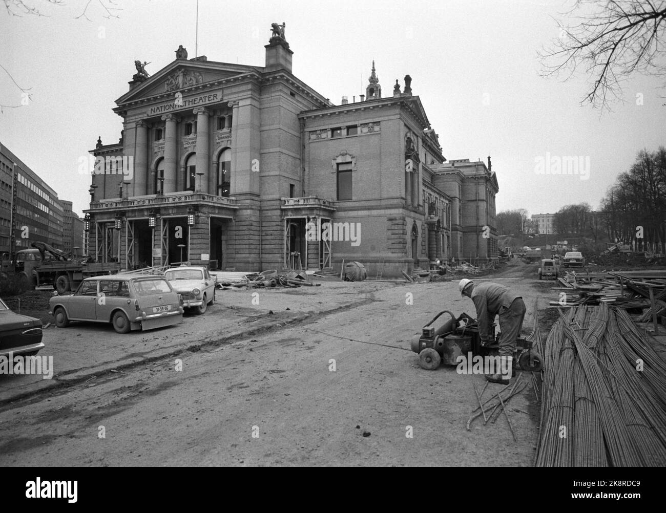 Oslo 7. April 1973. Die U-Bahn wird von der Ostbahn zum Nationaltheater ausgebaut. Es wird eine neue Station in Egertovet, Downtown Station. Hier vom Nationaltheater / Karl Johansgate. Foto: Current / NTB Stockfoto