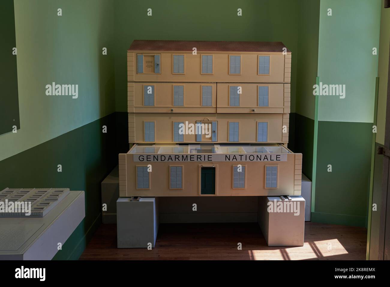 Saint-Tropez , Frankreich - 8. August 2022 - Gendarmerie nationale - französische Polizei - Museumsfilmgebäude Stockfoto