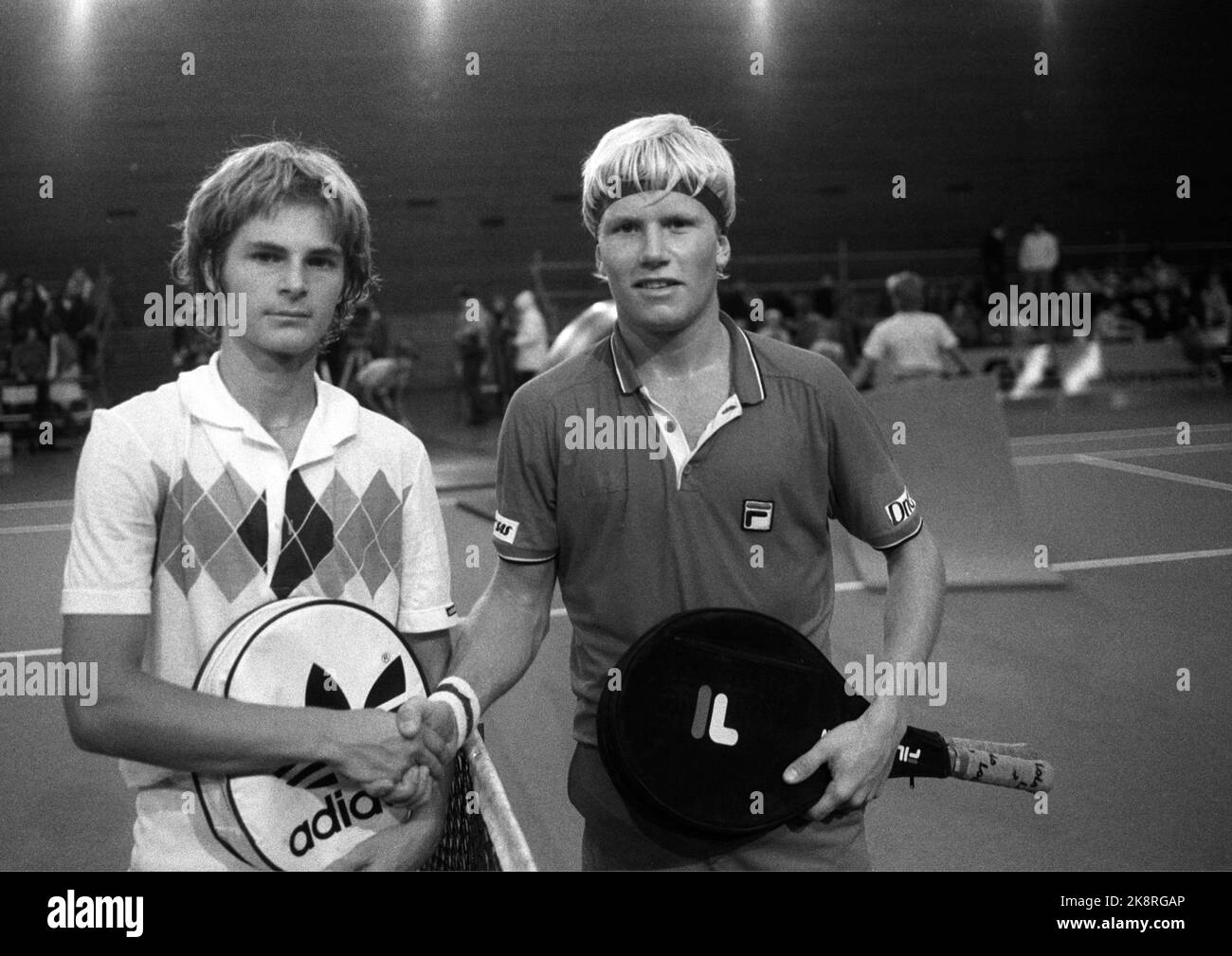 Oslo 16. Januar 1983. Morten Rønneberg (t.h.) gewann sein Spiel gegen Thierry Champion, als Norwegen beim Kings Cup in Njårdhallen Frankreich traf. Foto: Hans Due / NTB / NTB Stockfoto