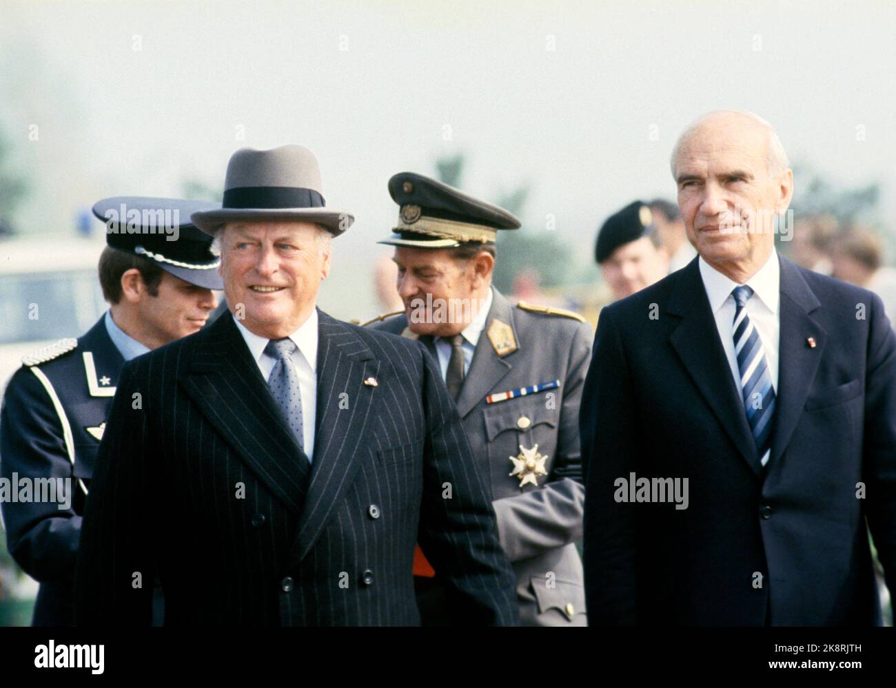 Wien, Österreich September 1982. König Olav bei einem offiziellen Besuch in Österreich. Hier sehen wir König Olav (v.v.) zusammen mit Bundespräsident Rudolf Kirchschläger während des Besuches. Foto: Erik Thorberg NTB / NTB Stockfoto