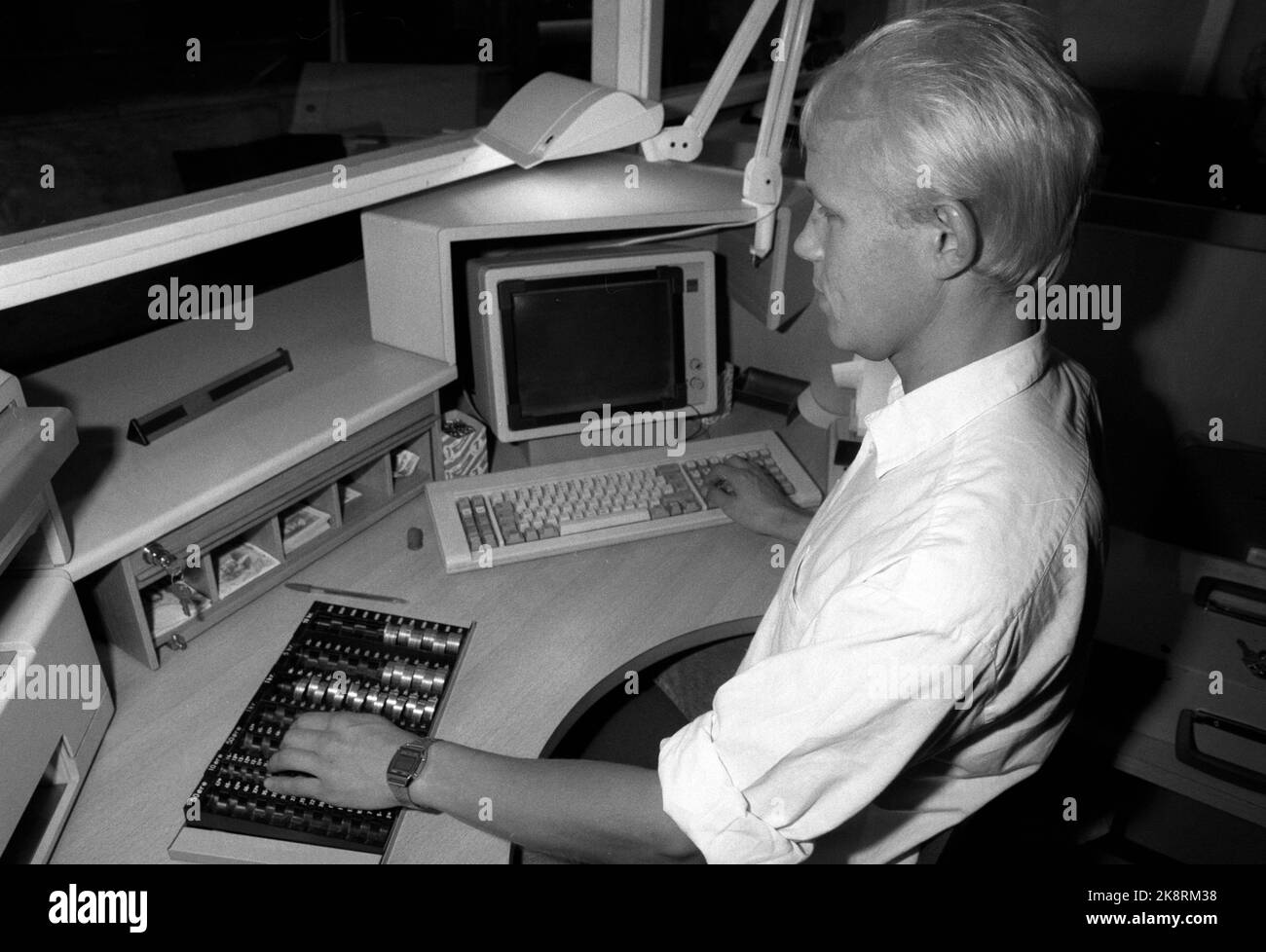 Oslo 19871020 Nutzung von EDB / Daten im Sozialversicherungsamt. Abrechnung der Daten an der Kasse. Foto: Eystein Hanssen / NTB / NTB Stockfoto