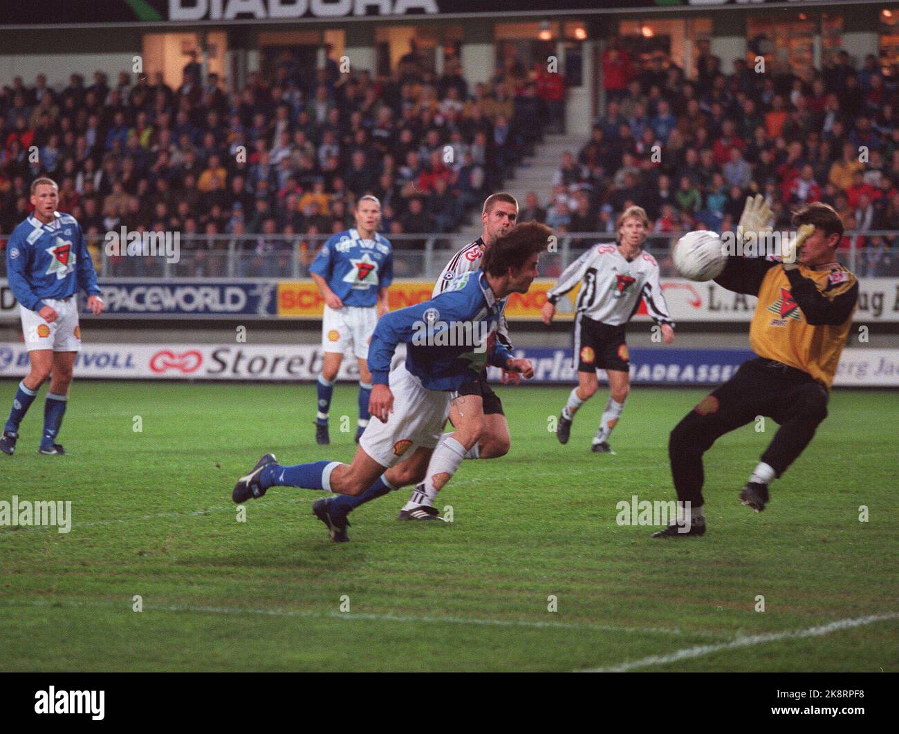 Molde. Rosenborg - Molde (2-0). Die Serie Finale Elite-Serie. Moldes Jo Tessem steht in erster Linie außerhalb des RBK-Tores. (Foto: Kjell Langmyren, NTB Plus) Stockfoto