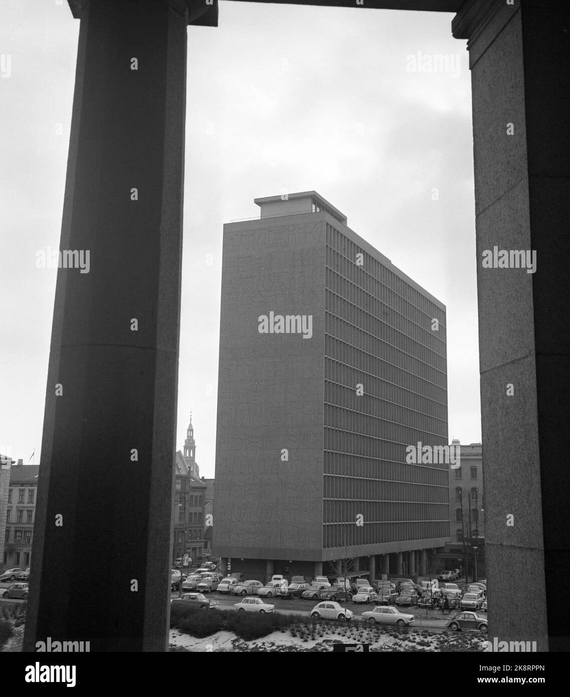 Oslo 10. März 1965. Das Regierungsgebäude, fotografiert aus der Deichman-Bibliothek. Foto; Henrik Laurvik / NTB Stockfoto