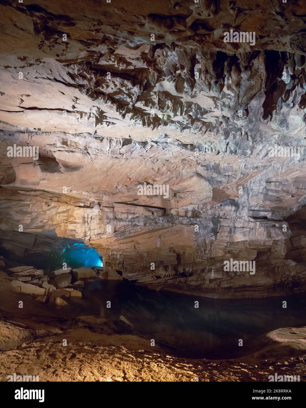 Unterirdischer Fluss in der Cascade Höhle im Carter Caves State Park in Kentucky Stockfoto