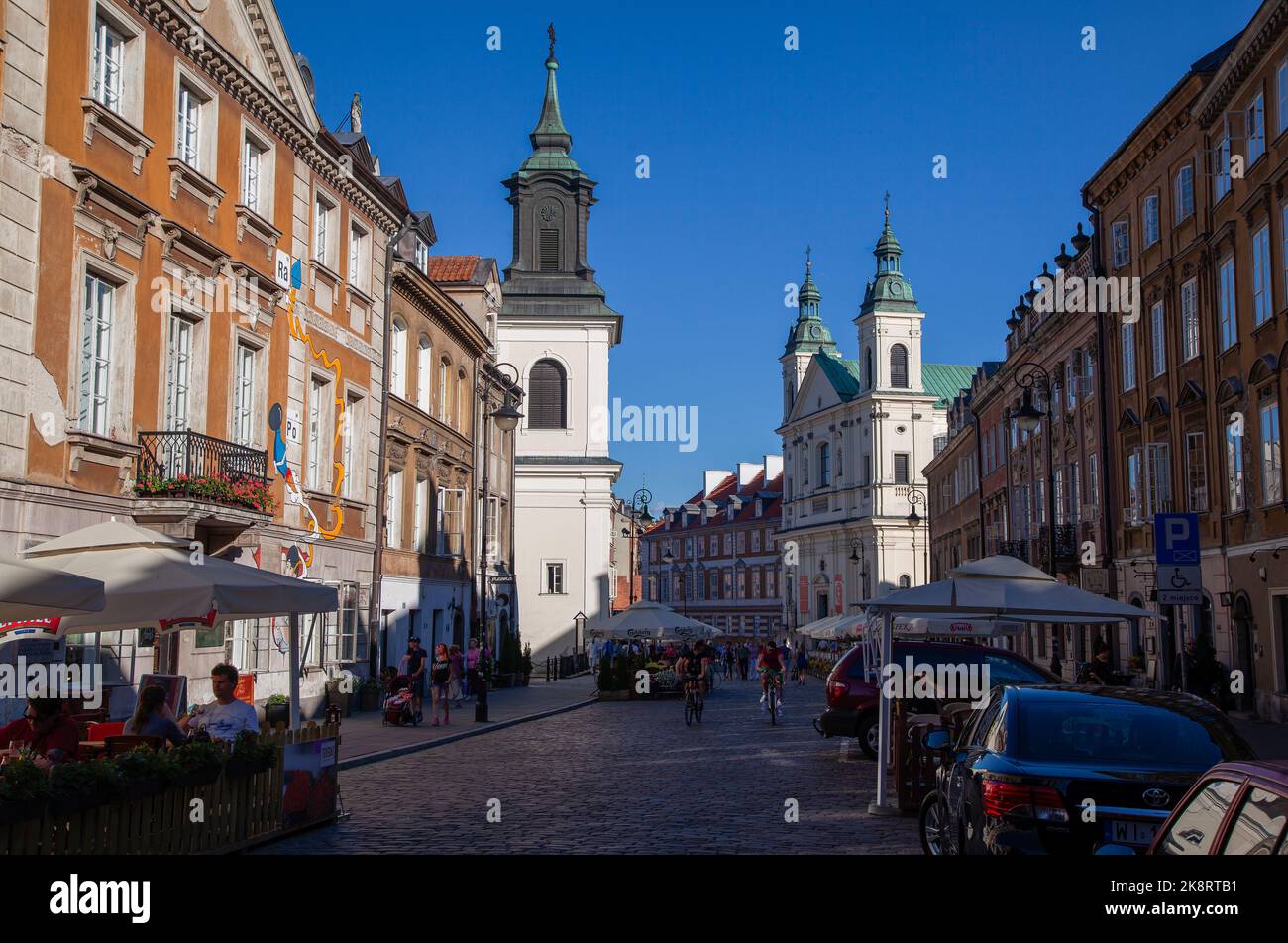 Eine schöne Aufnahme des Mutter-Lebens-Heiligtums Jasna Gora in einer historischen Straße in Warschau, Polen Stockfoto