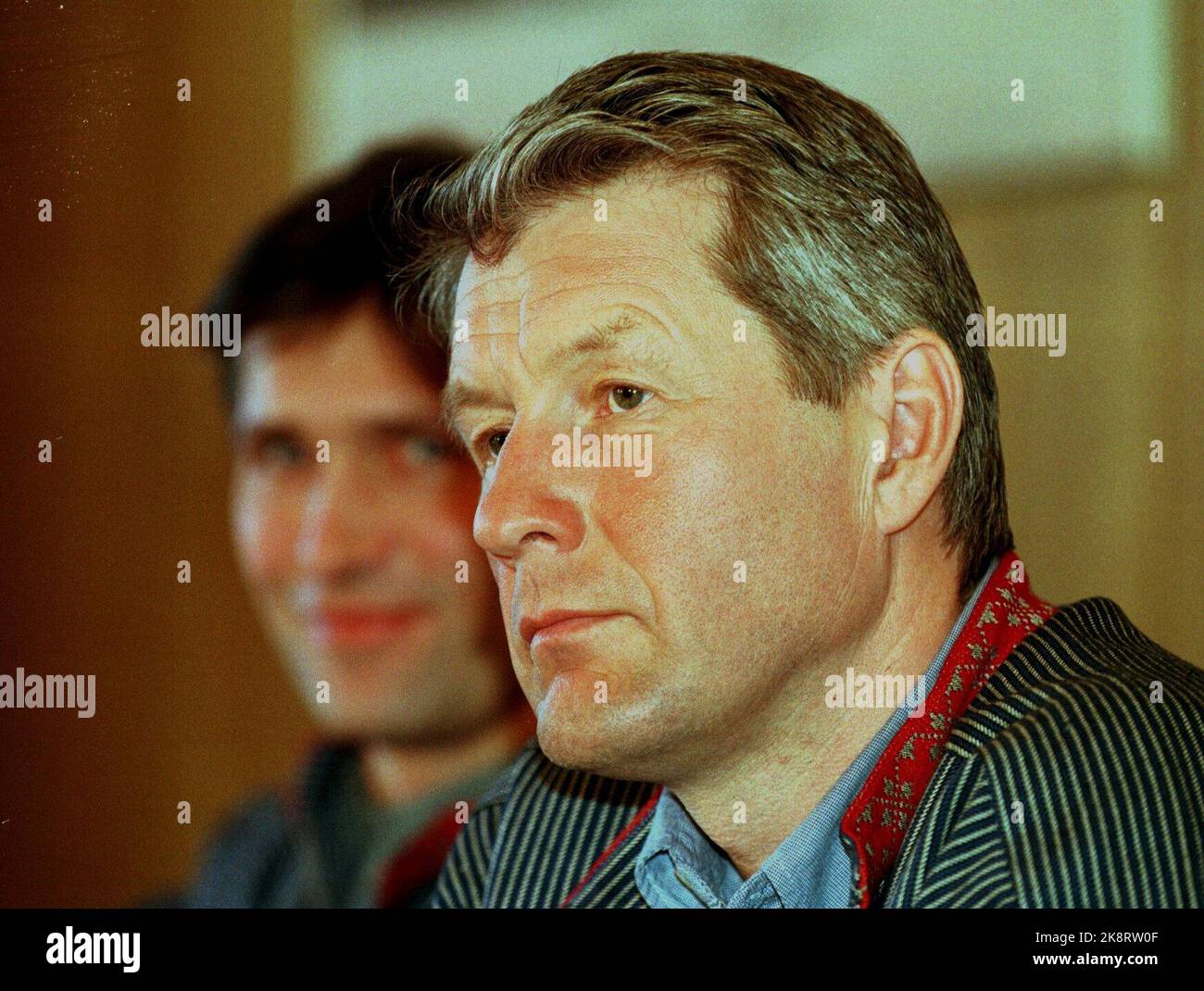 Jevnaker 19960310: Regierungskonferenz in Halvorsbøle mit Premierminister Thorbjørn Jagland und Finanzminister Jens Stoltenberg (im Hintergrund). Scan-Foto Knut Falch Stockfoto
