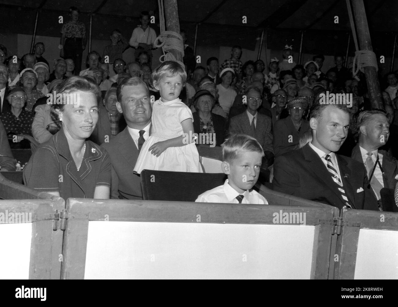 Prinzessin ragnhild und ganz rechts erling lorentzen foto Fotos und