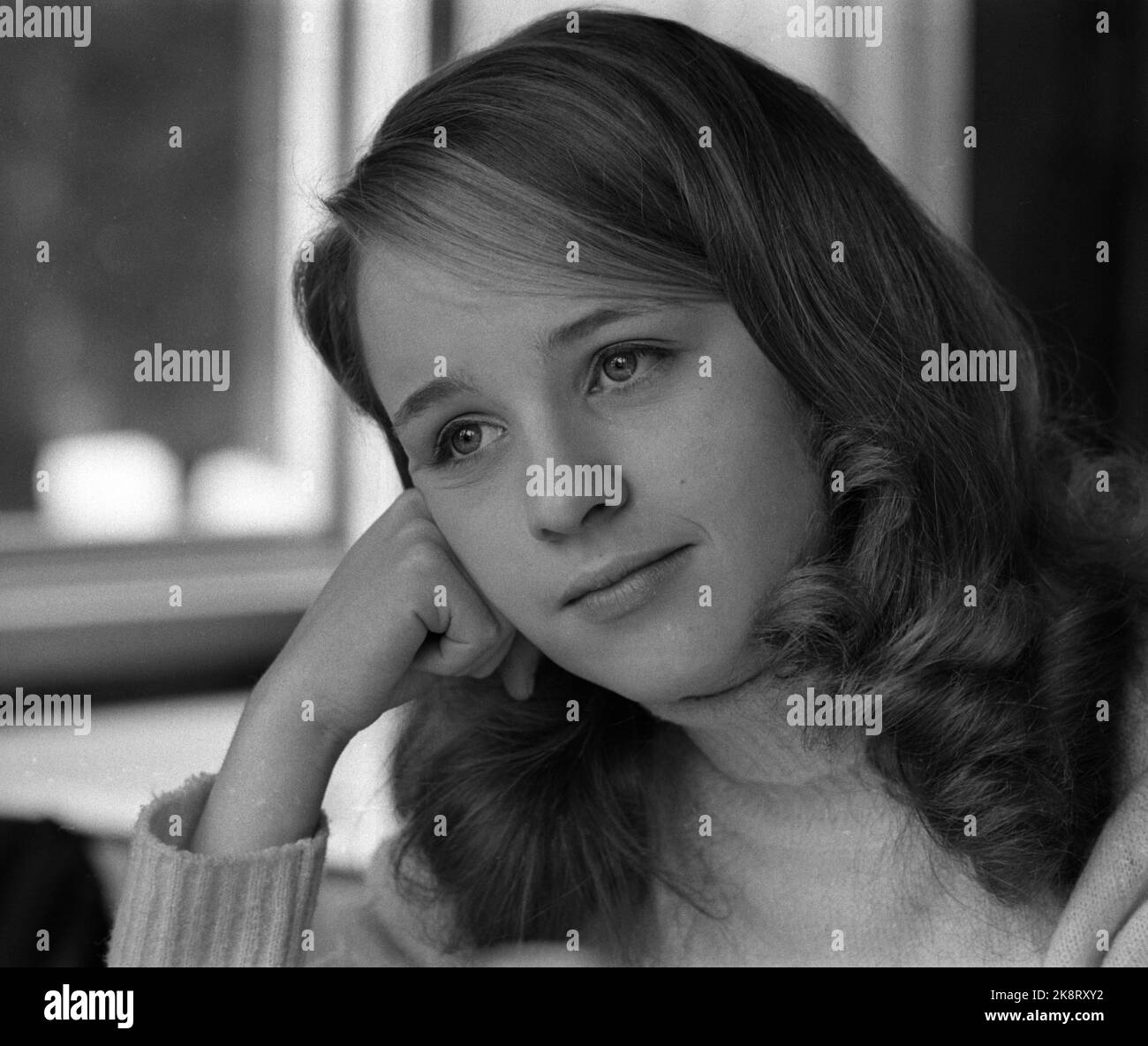 Bærum 12. April 1969. Filmaufnahme auf Jar des Films 'Heaven and Hell', der über Jugend und Drogen handelt. Sigrid Huun und L. Nilsen spielen die beiden Jugendlichen, die „unerbittlich in die gefährliche Hölle der Drogen gesaugt“ haben. Hier Sigrid Huun, die Eva spielt. Foto: Per Ervik / Current / NTB Stockfoto