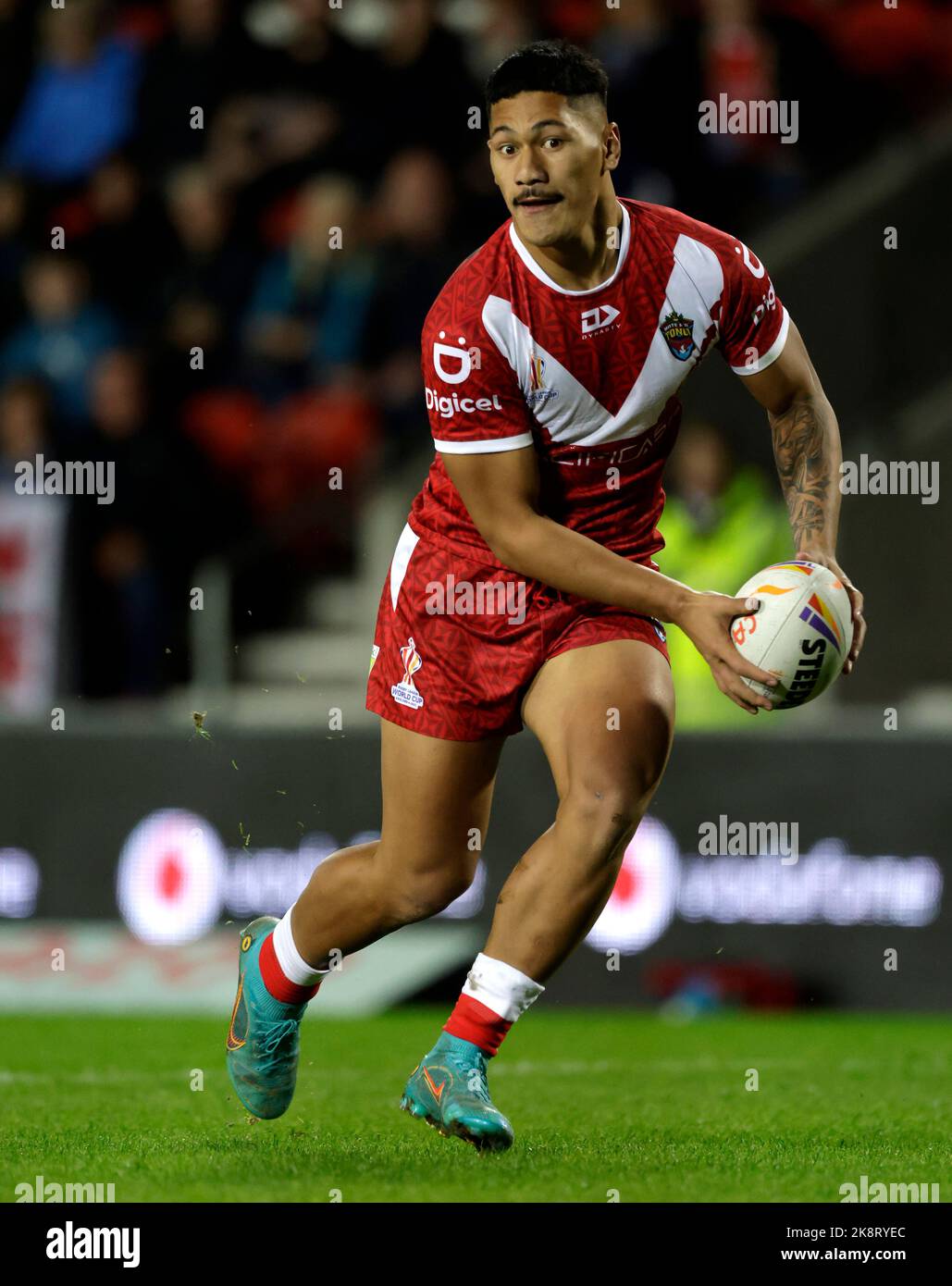 Tonga's Talatau Amone beim Rugby League World Cup-Spiel der Gruppe D im total Wicked Stadium, St. Helens. Bilddatum: Montag, 24. Oktober 2022. Stockfoto