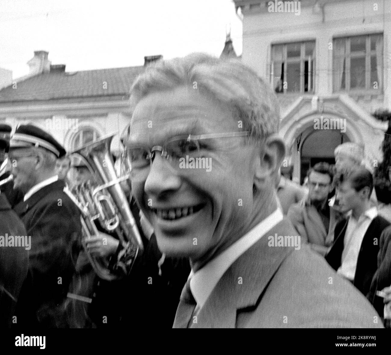 Alvdal August 1963. Die Premiere des Films 'Fresc kick' nach den Büchern von K. Aukrust wurde der Molkerei in Alvdal hinzugefügt. Hier reisten alle Hauptrolle, und die Einheimischen machten ein öffentliches Festival. Die Familie Aukrust war stark vertreten, hier mein 'Bruder' Odd Aukrust. Foto: Sverre A. Børretzen / Aktuell / NTB Stockfoto