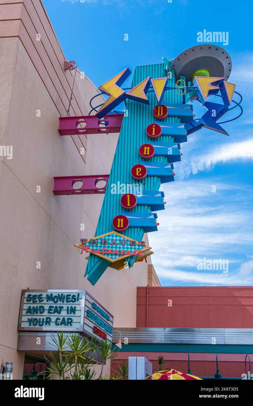 Schild des Sci-Fi Dine-in Theatre Restaurants in den Hollywood Studios - Walt Disney World Resort, Lake Buena Vista, Florida, USA Stockfoto