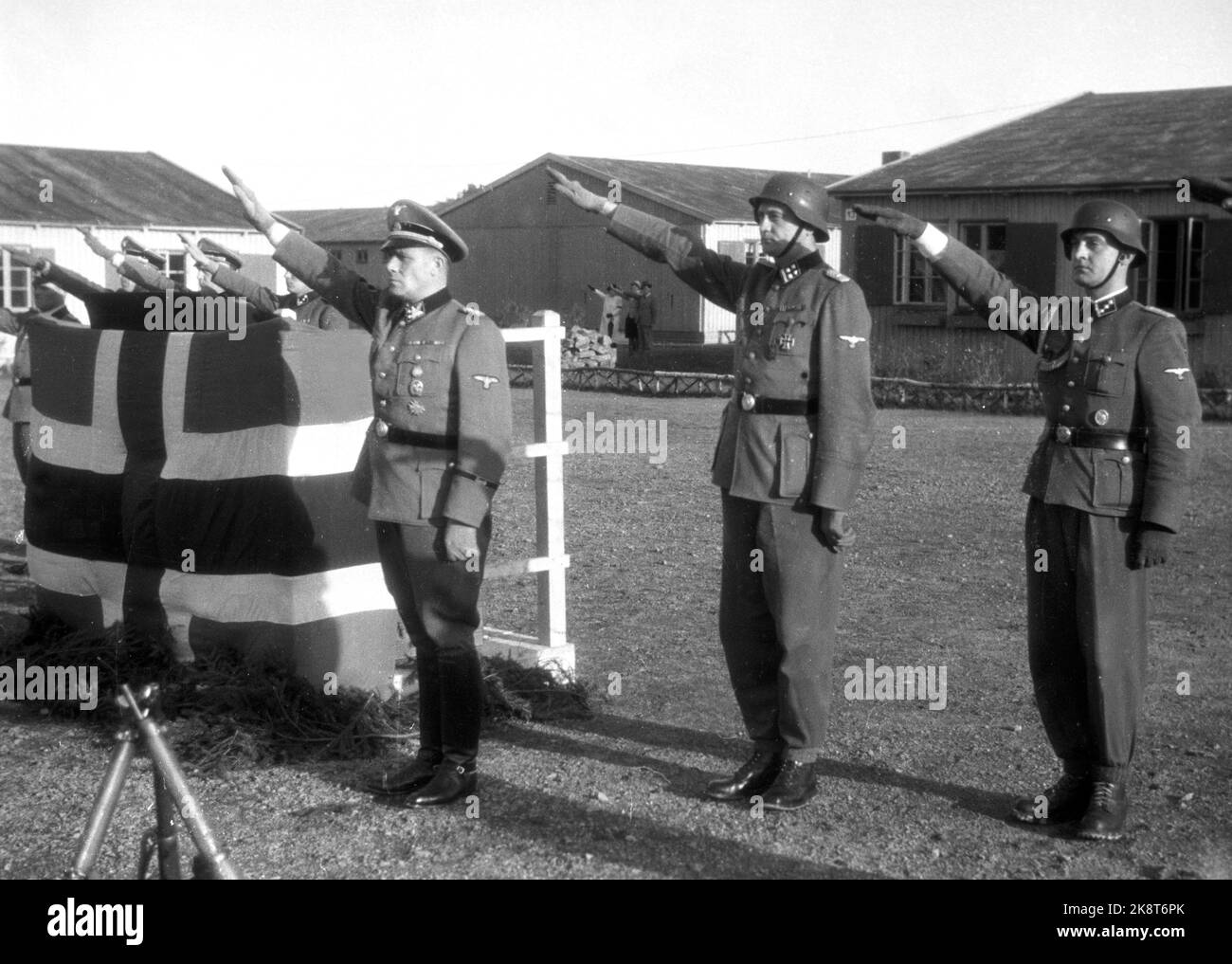 Holmestrand September 1942. Die norwegische Legion: Esdays von norwegischen Polizisten in Holmestrand. Nazi-Begrüßung. Foto.: NTB *** das Foto wurde nicht verarbeitet ***** Stockfoto