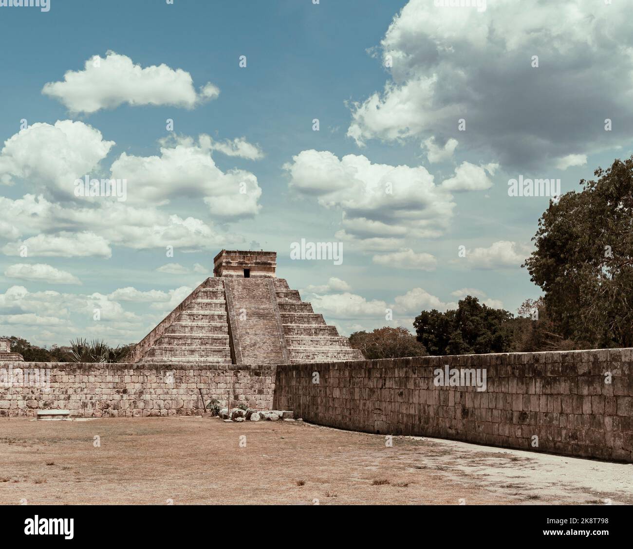 Eine malerische Aussicht auf die mesoamerikanischen Pyramiden Stockfoto