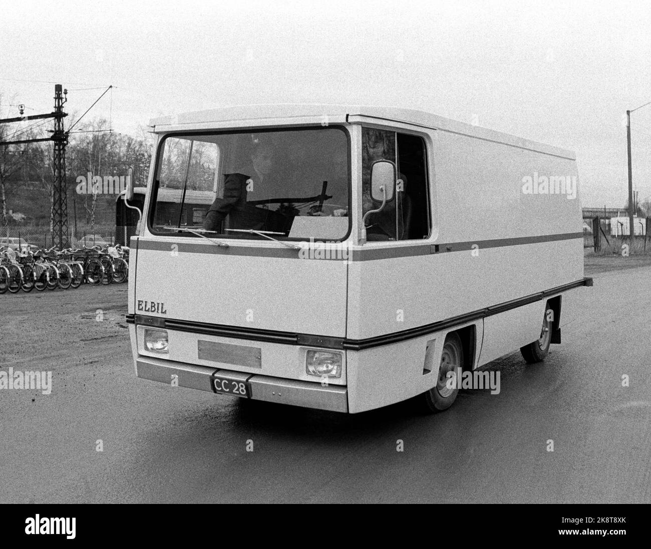 Strømmen 19721103. Das erste Elektroauto aus diesem Land wird an Oslo Lysverker übergeben. Das Fahrzeug wird bei Strømmens Værksted A/S hergestellt Foto NTB / NTB Stockfoto
