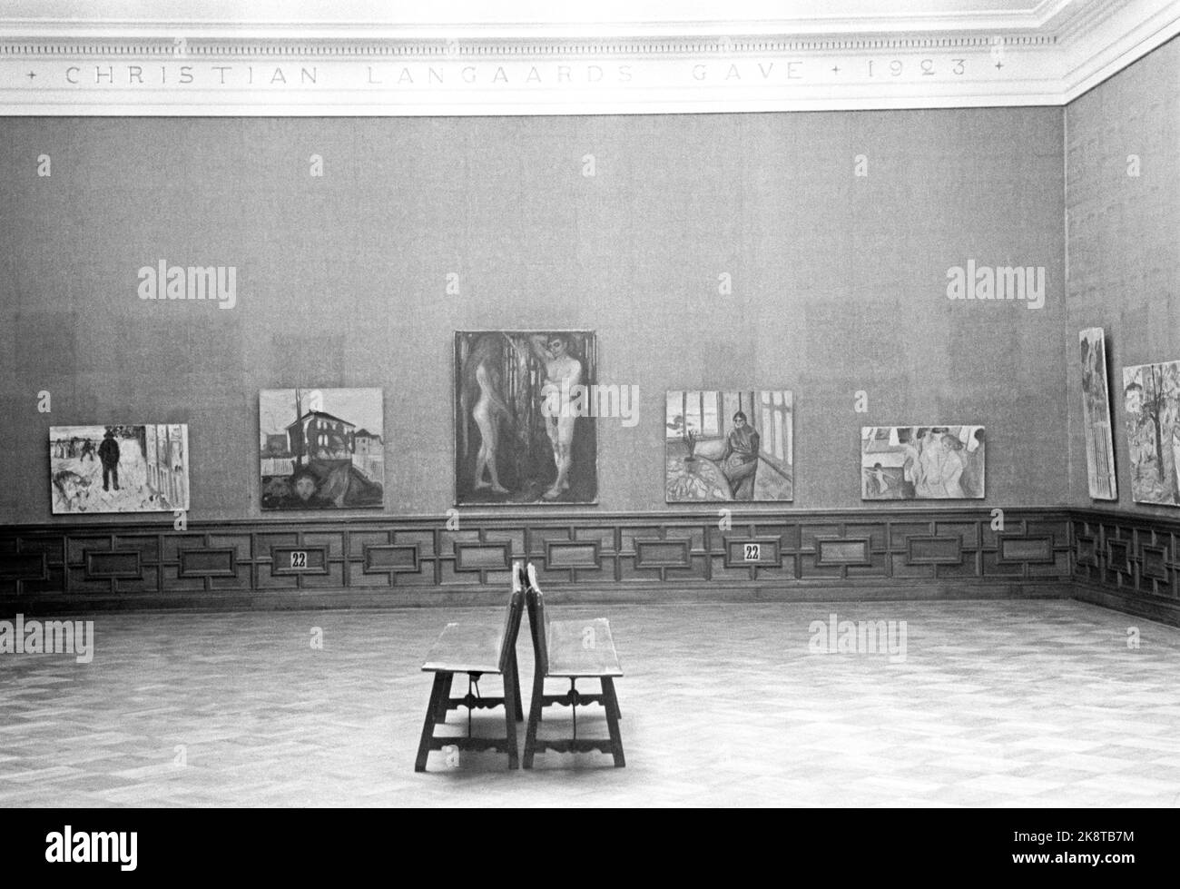 Oslo 19450709. Munch-Ausstellung in der Nationalgalerie. Edvard Munchs Gemälde. Foto: Maaland / NTB Stockfoto