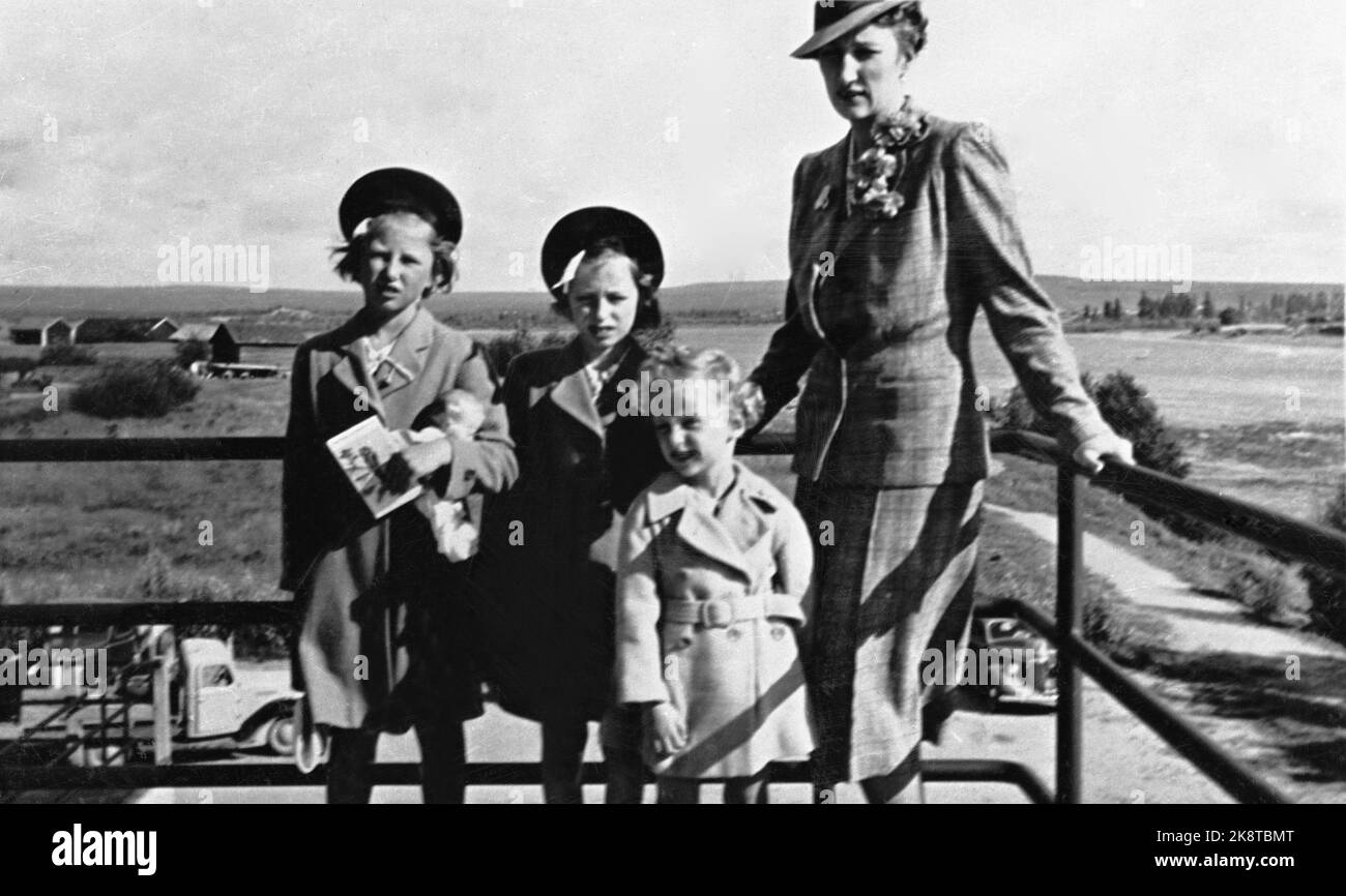 Rovaniemi, Finnland, August 1940 die Kronprinzenfamilie während des Zweiten Weltkriegs Kronprinzessin Märtha und die Kinder in Rovaniemi, kurz vor der Abreise in die Vereinigten Staaten. Zum Beispiel: Prinzessin Arid, Prinzessin Ragnhild, Prinz Harald und Kronprinzessin Märtha. NTB-Archivfoto / ntb Stockfoto