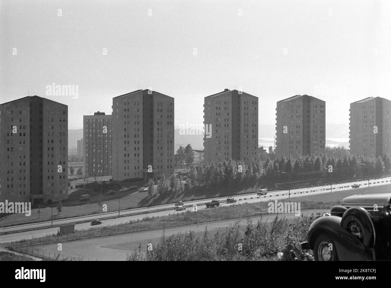 Bjerke, Oslo, 19710904. Refstadsvingen 1-7, 2, fünf-Punkt-Häuser Blöcke für OBOS im Jahr 1962 gebaut. Die Blöcke bestehen aus Stahlbeton auf 12 Etagen. Sie sind mit schrägen Decken und weitläufigen Fenstern ausgestattet. Architekten: Bernt Heiberg und Ola Mørk Sandvik. Foto: Ivar Aaserud / Aktuell / NTB Stockfoto