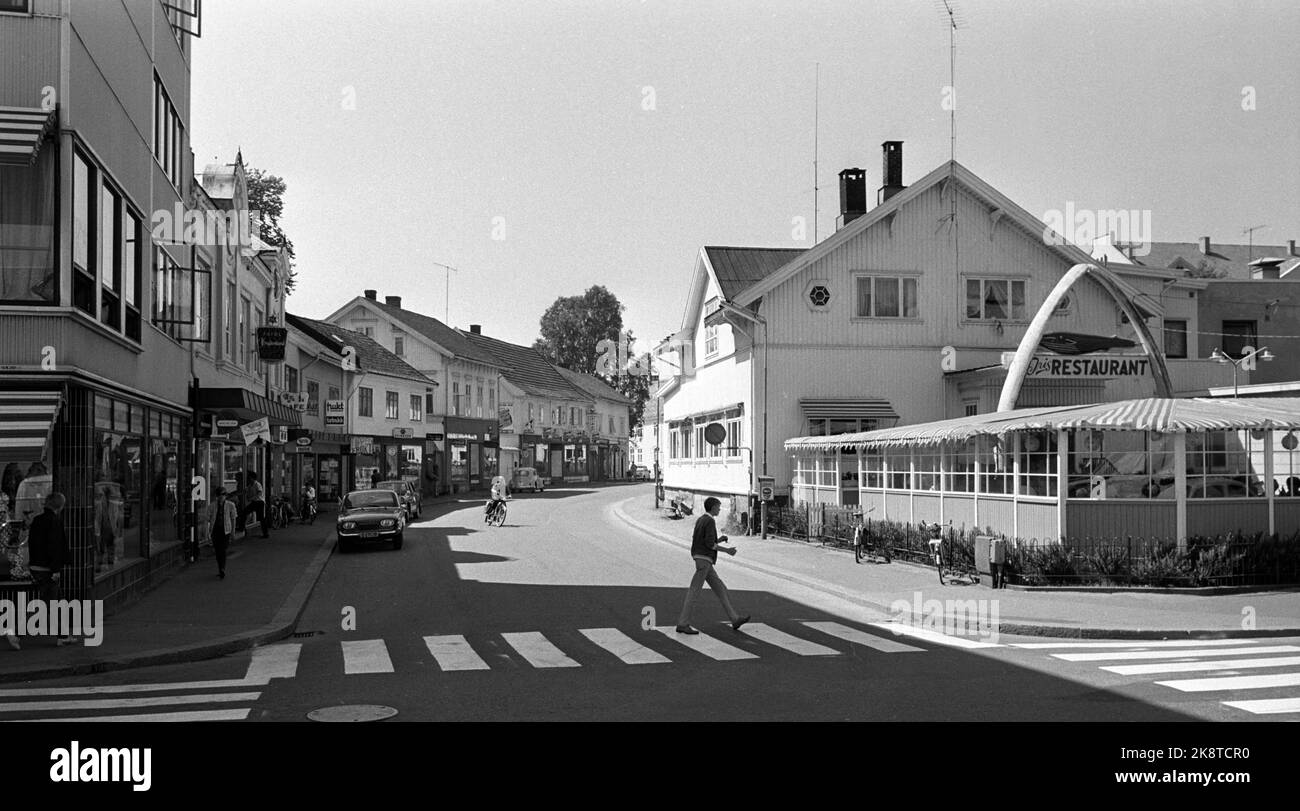 Tønsberg Juni 1968 in Vestfold wurde die größte Schmuggelliga seit der Verbotszeit aufgedeckt. Die Festnahme der Besatzung an Bord des Fischerskates Buaodden ebnete den Weg für eine Massenverhaftung von Händlern, Vertrieben und Großhändlern in Tønsberg, Sandefjord, Larvik und Oslo. Hier ist ein sommerliches Stadtbild von Tønsberg. Foto: Børretzen / Aktuell / NTB Stockfoto