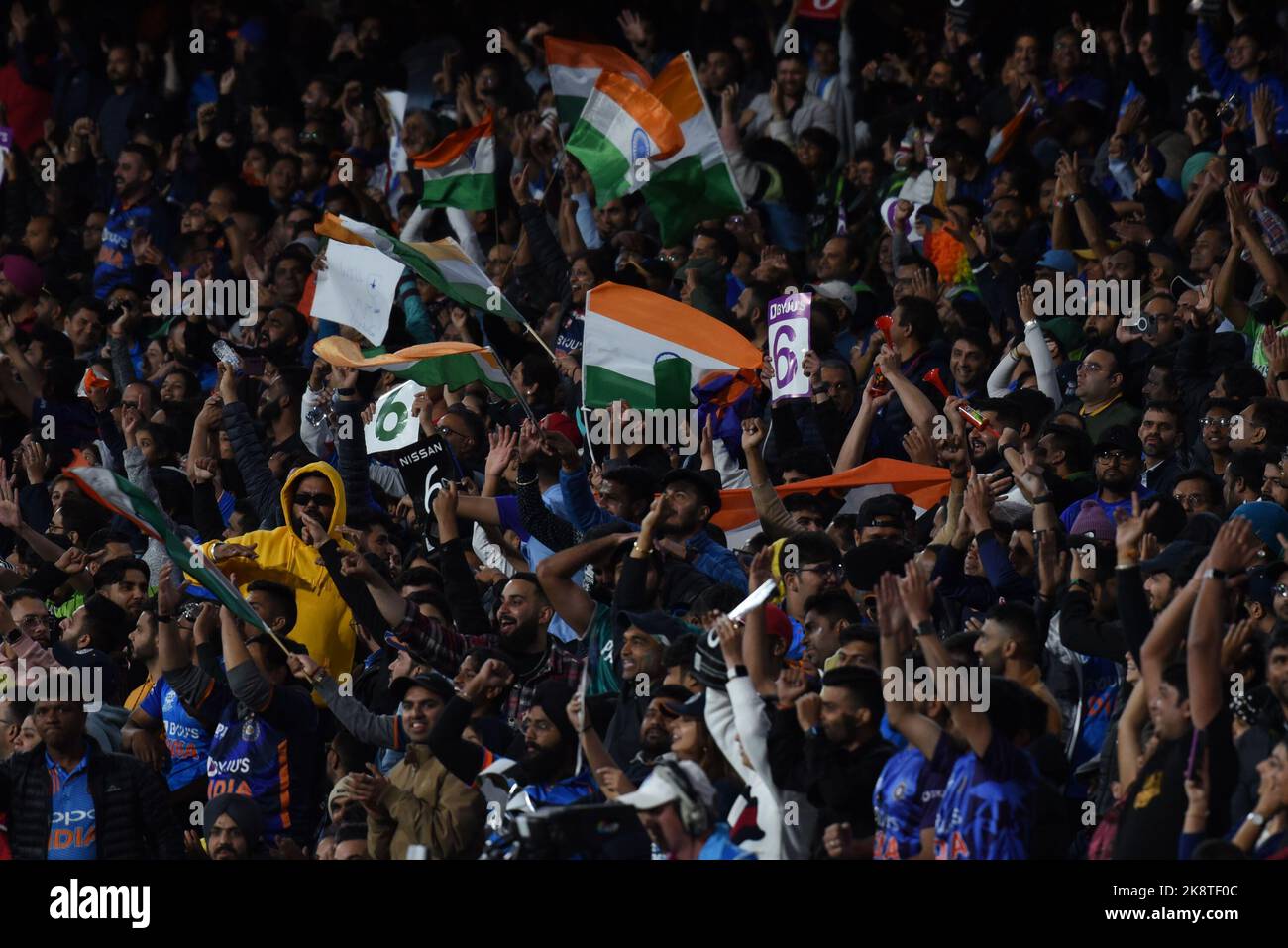 Melbourne, Pakistan. 23. Oktober 2022. Ein Blick auf das Cricket-Spiel zwischen Pakistan und Indien auf dem Melbourne Cricket Ground (MCG) während der ICC Men's World Cup Twenty20 2022 in Australien. Indien gewinnt das Spiel mit 4 Wickets. (Foto von Rana Sajid Hussain/Pacific Press/Sipa USA) Quelle: SIPA USA/Alamy Live News Stockfoto