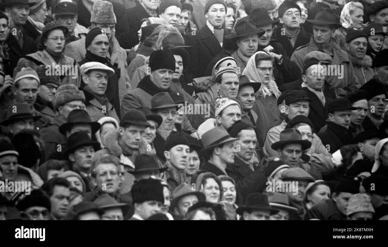 19520219 Oslo: Olympische Spiele, Winterolympiade, Schlittschuhlauf, schnelles Rennen, 10.000 Meter: Große Menschenmassen folgten den Rennen im Bislett Stadium. Foto: Current / NTB Stockfoto