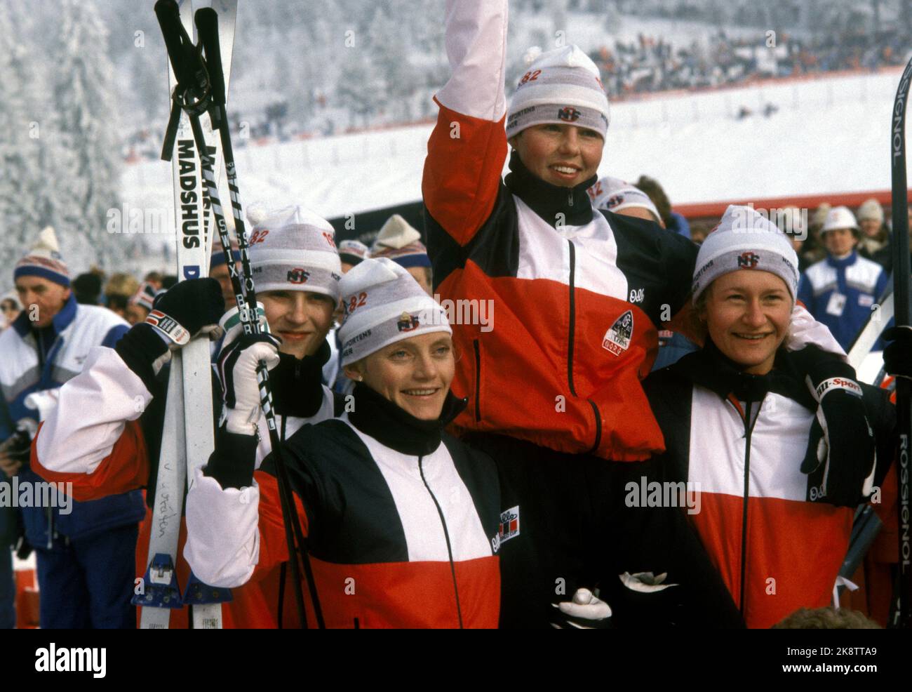 Oslo 19820224. Ski World Cup 1982, Langlauf, Frauen, Staffel. Das norwegische Team holte Gold bei der Frauen-Staffel während der WM in Holmenkollen, Oslo. Das norwegische Siegerteam f.v. Inger Helene Nybråten, Anette Bøe, Brit Pettersen und Berit Aunli. NTB-Archivfoto / ntb Stockfoto